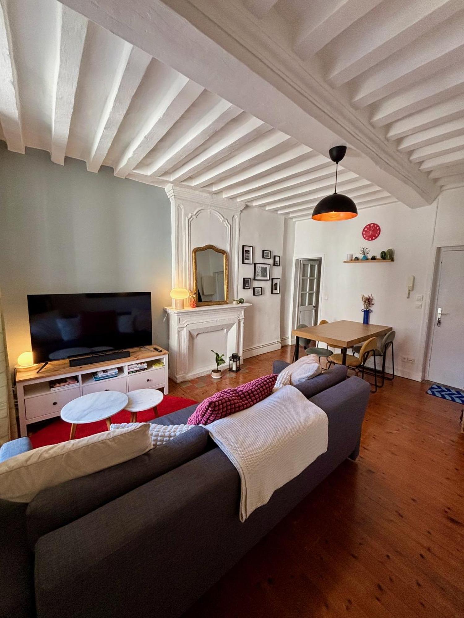 Cosy Getaway In Historic Apartment
