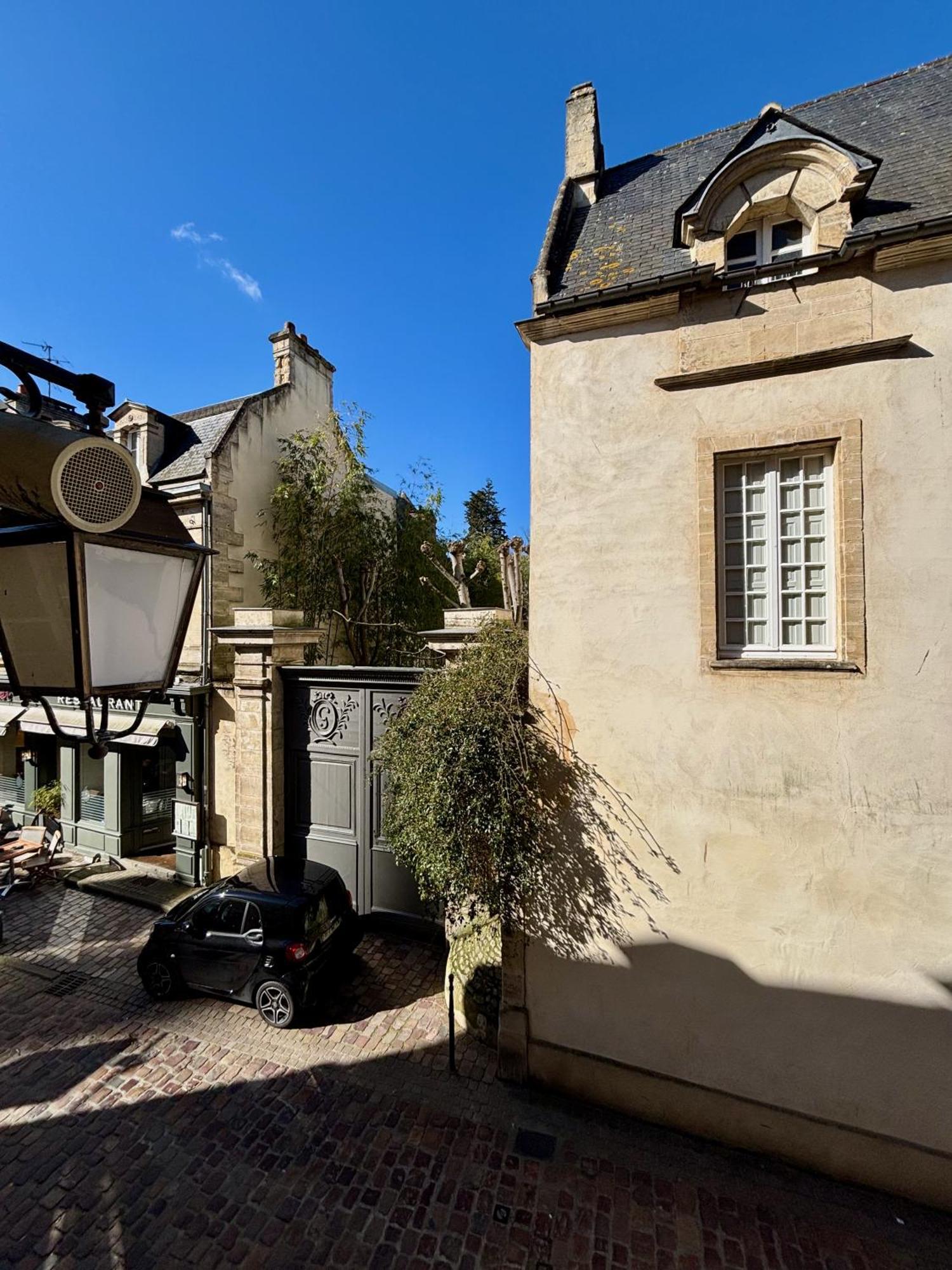 Cosy Getaway In Historic * Bayeux