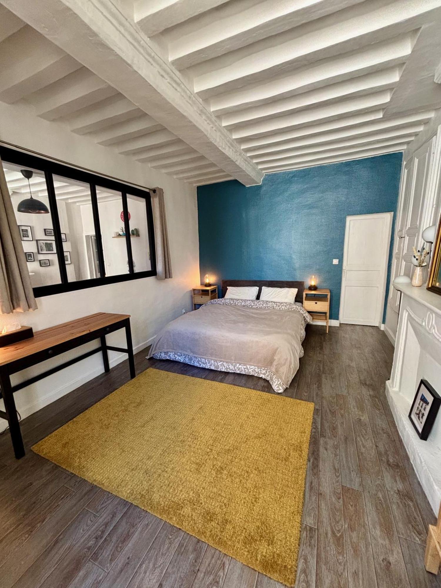 Cosy Getaway In Historic Apartment