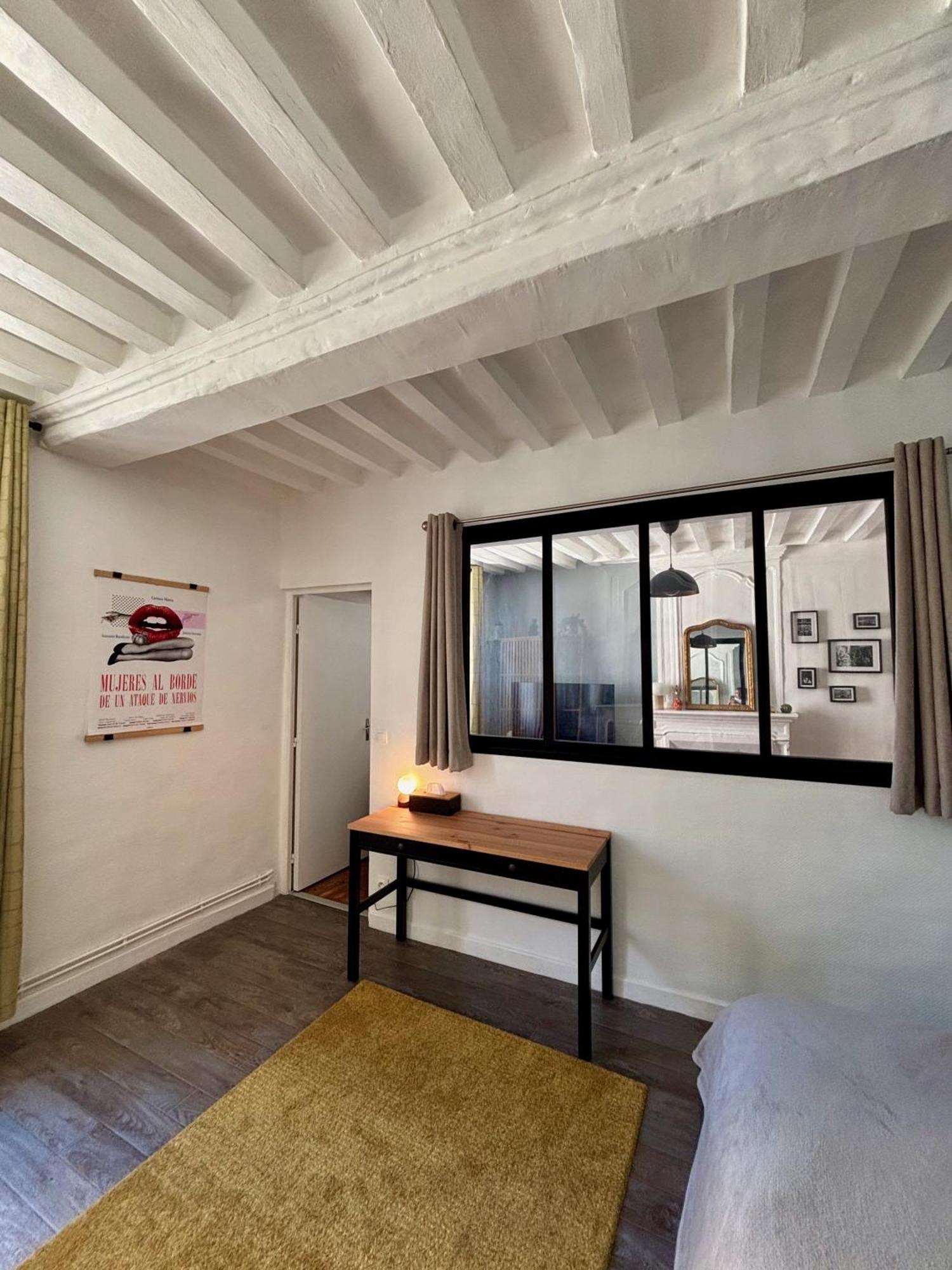 Cosy Getaway In Historic Apartment